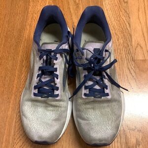 Women’s Brooks Launch 8